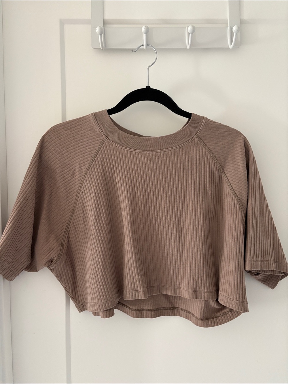 KOTN Ribbed Boxy Crop Top - Taupe Brown